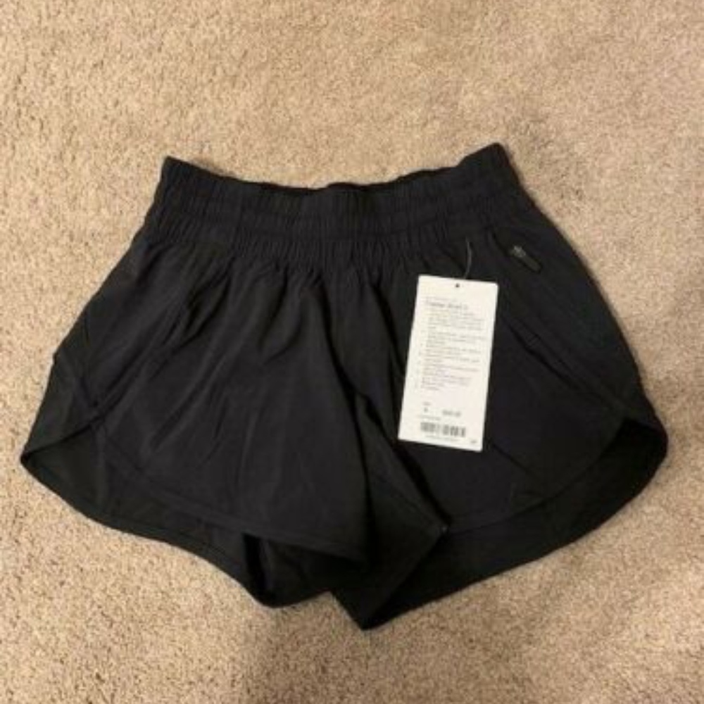 Lululemon Women's Tracker Short V
